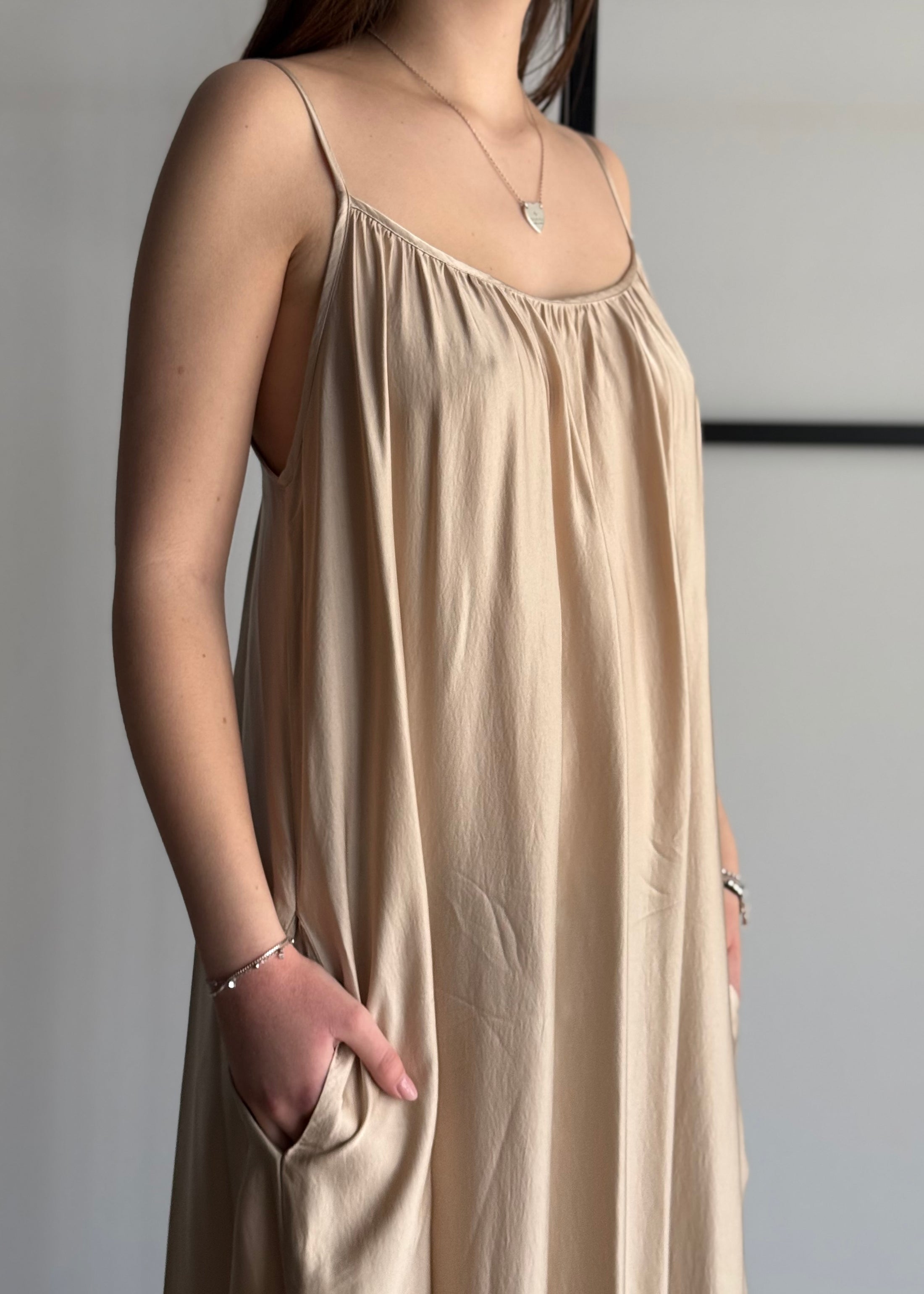 Abito lungo ZAHJR in satin avena