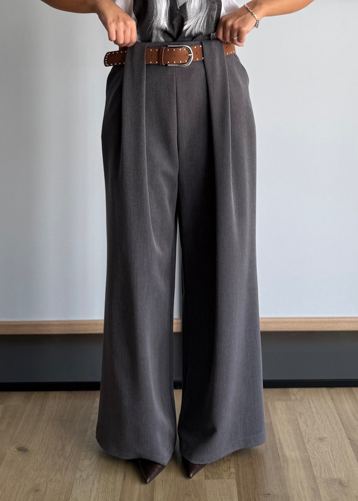 Pantalone palazzo con cintura borchiata - PHILIALOFT