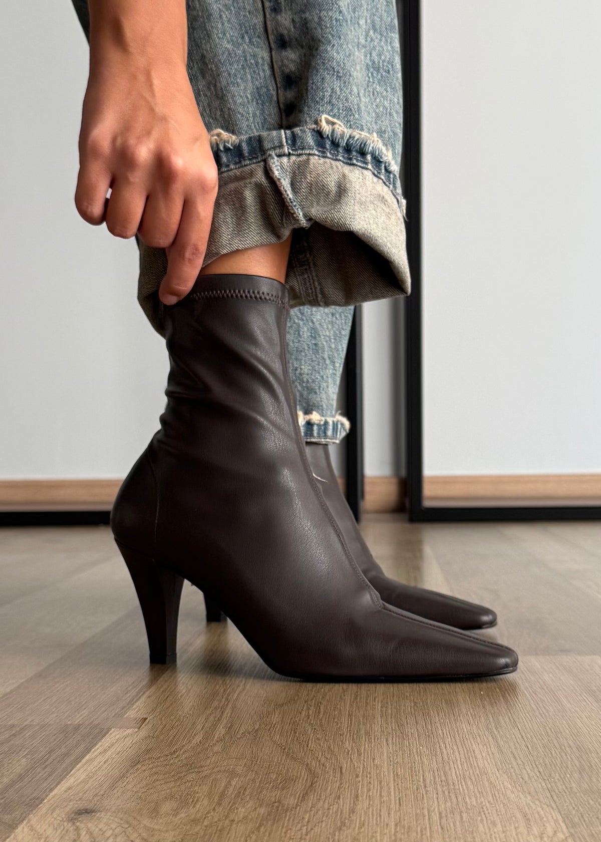 Stivaletto stretch moro con tacco 8 OVYÈ