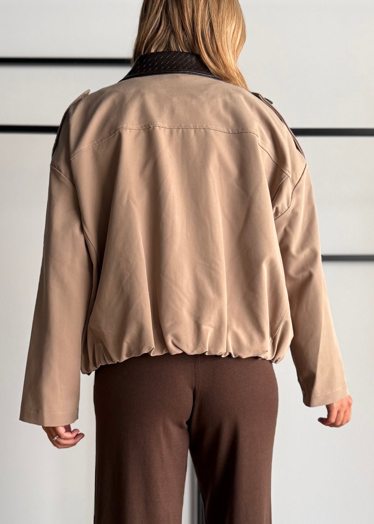 Giacca Bomber beige con Collo in Ecopelle