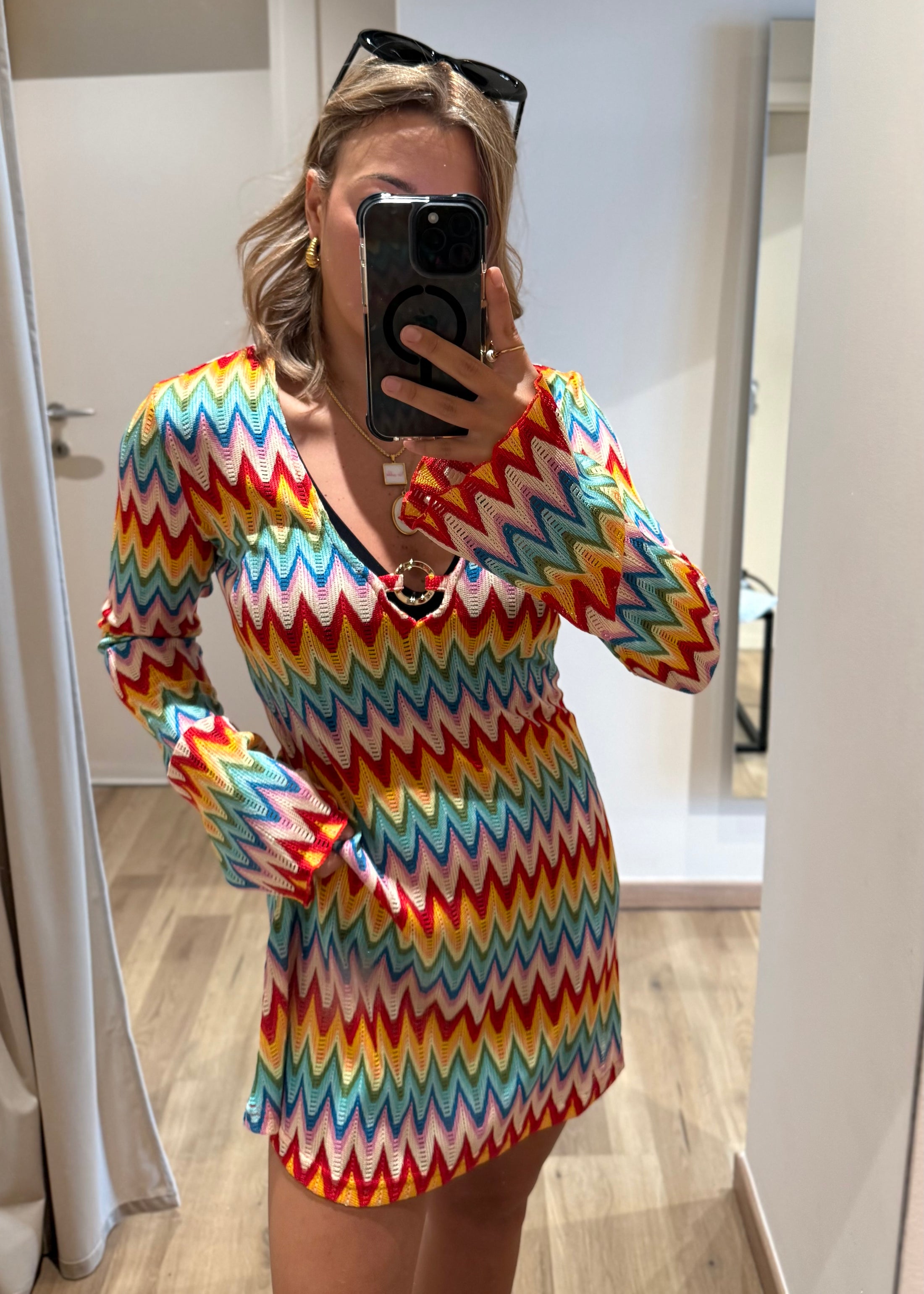Abito in maglia zig zag con dettaglio gioiello