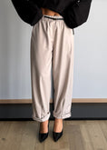 Carica l'immagine nel visualizzatore della galleria, Pantalone carrot con cintura - PHILIALOFT
