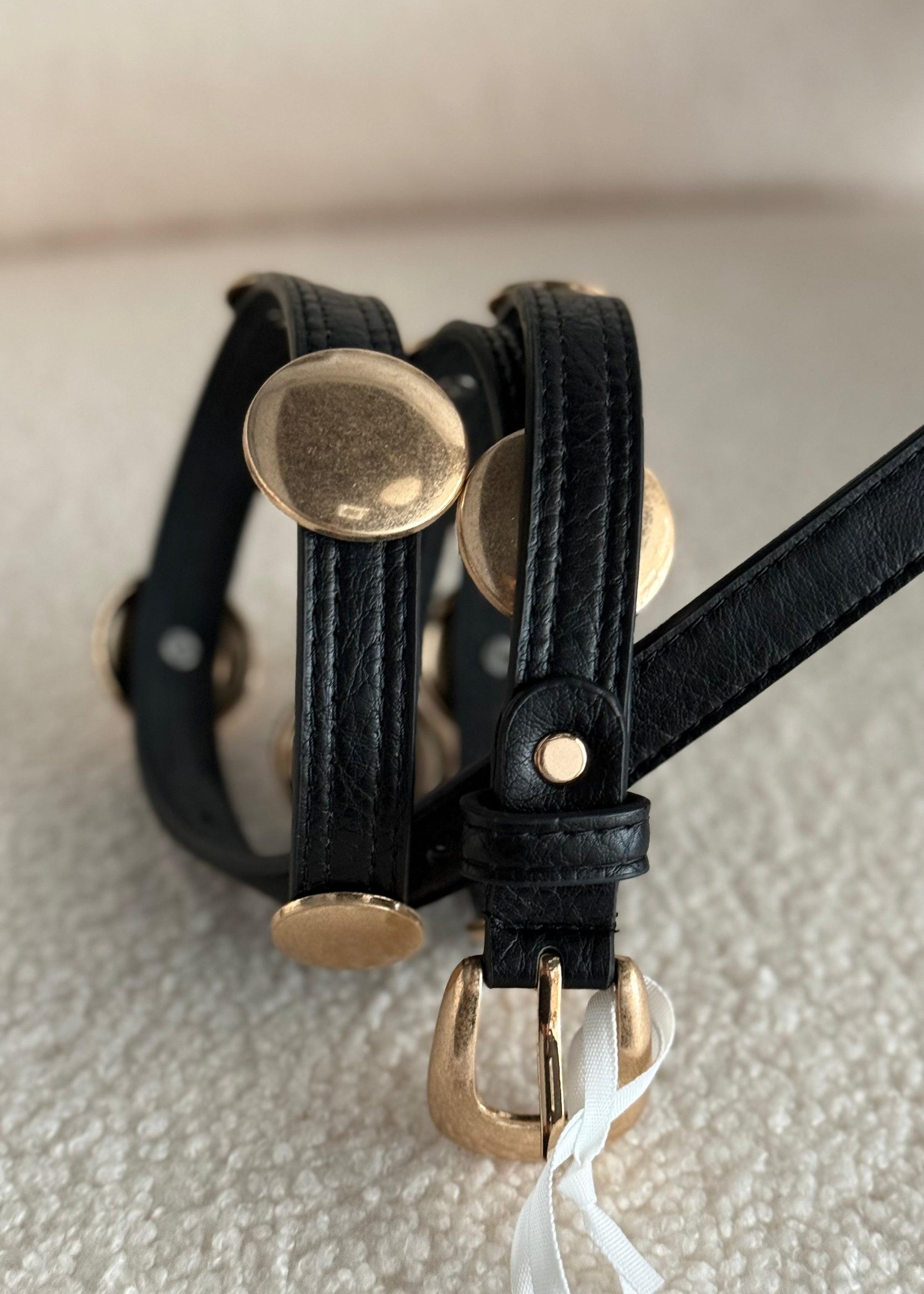 Cintura THEVICE nera con borchie oro