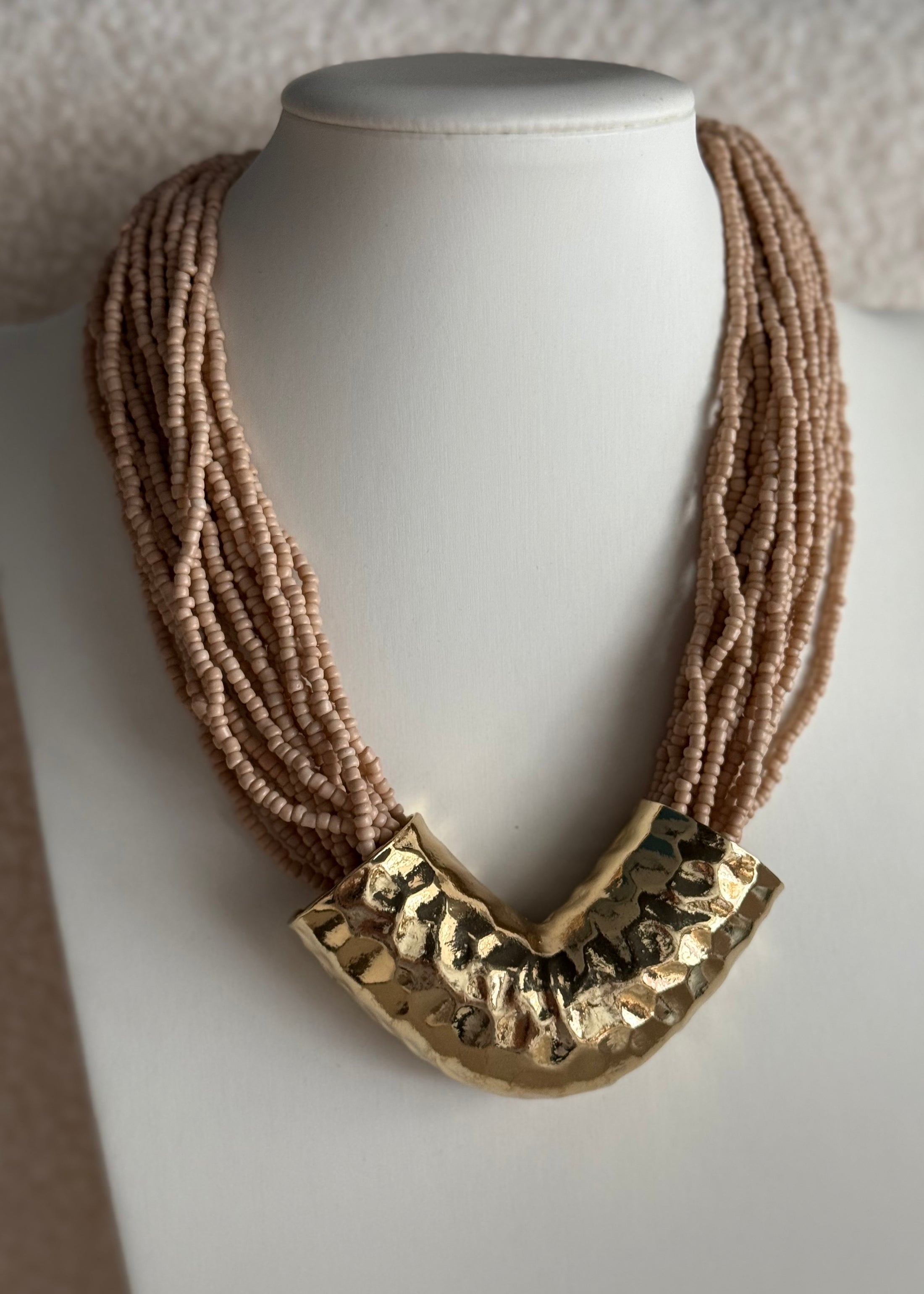 Collana multifili rosa