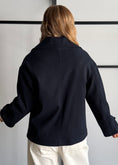 Carica l'immagine nel visualizzatore della galleria, Cappotto doppiopetto blu con maxi revers - ZAHJR
