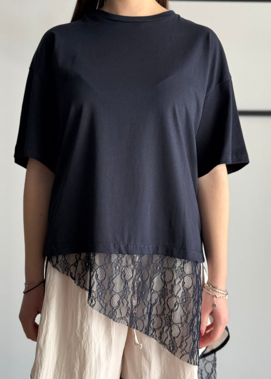 T-shirt KIKISIX blu con pizzo