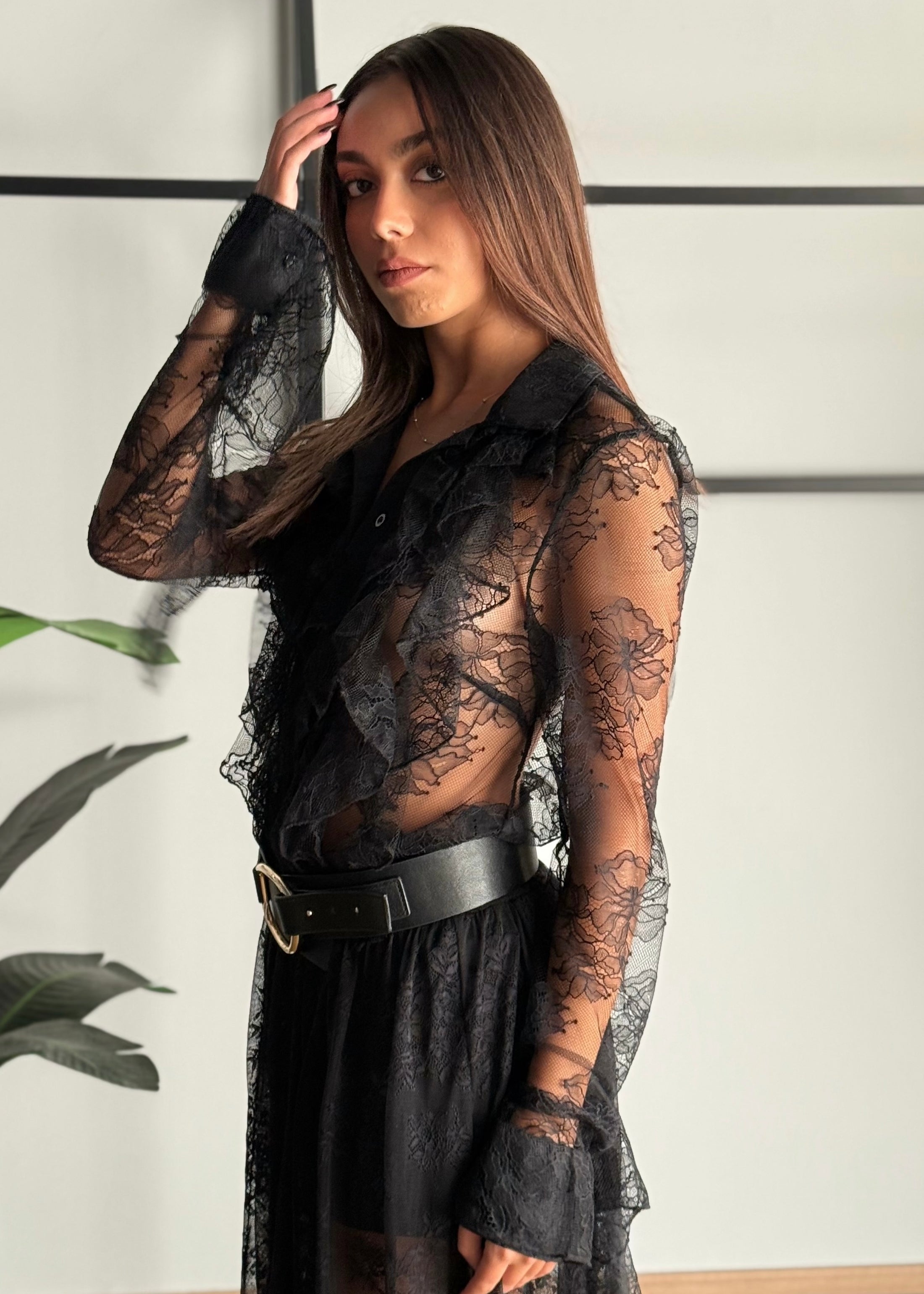 Camicia in pizzo con volant -KONTATTO