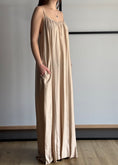 Carica l'immagine nel visualizzatore della galleria, Abito lungo ZAHJR in satin avena

