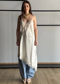 Carica l'immagine nel visualizzatore della galleria, Abito THEVICE in satin con pizzo
