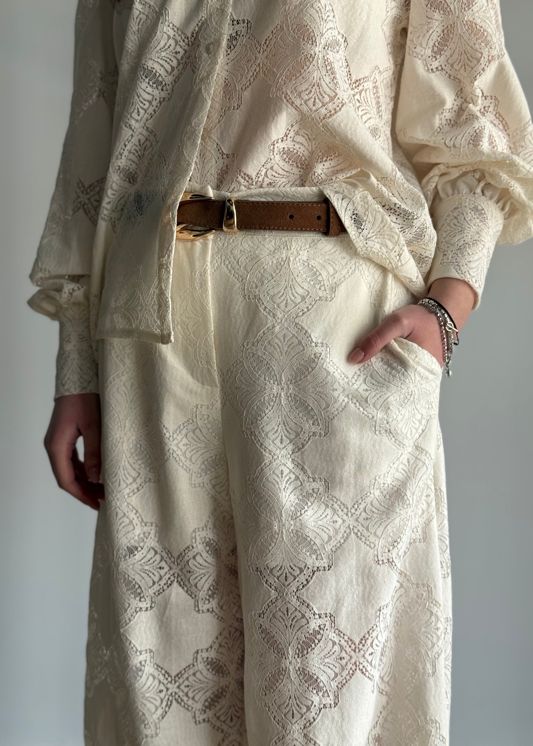 Pantalone ZAHJR in pizzo ricamato