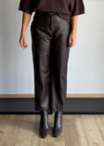 Carica l'immagine nel visualizzatore della galleria, Pantalone moro effetto pitone - ZAHJR
