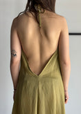 Carica l'immagine nel visualizzatore della galleria, Abito lungo olio con scollo profondo
