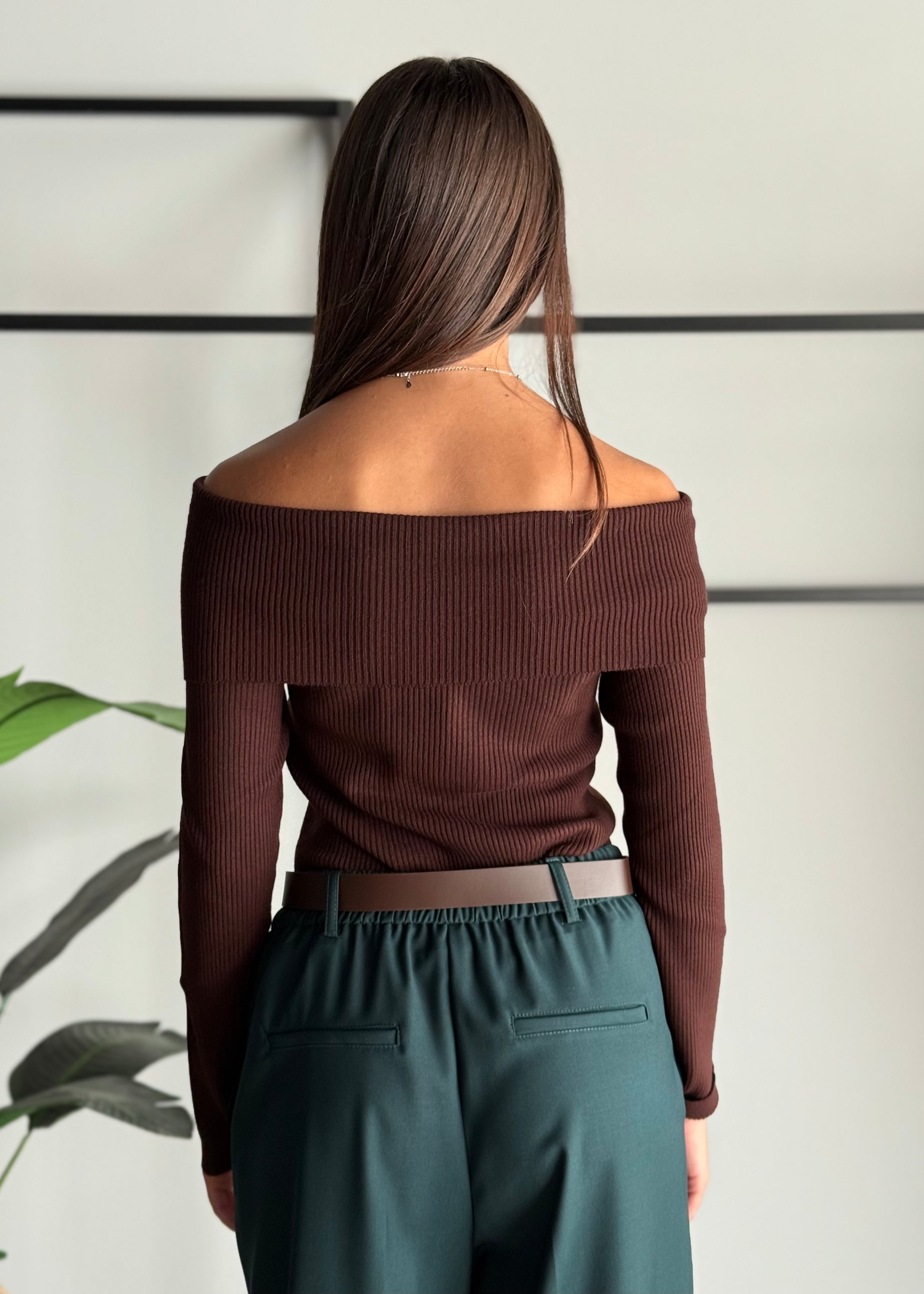 Maglia a coste con scollo Bardot -KONTATTO