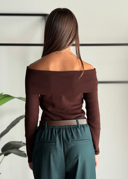 Maglia a coste con scollo Bardot -KONTATTO