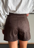 Carica l'immagine nel visualizzatore della galleria, Short in suede moro - PHILIALOFT
