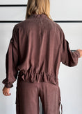 Carica l'immagine nel visualizzatore della galleria, Camicia utility con coulisse moro - ZAHJR

