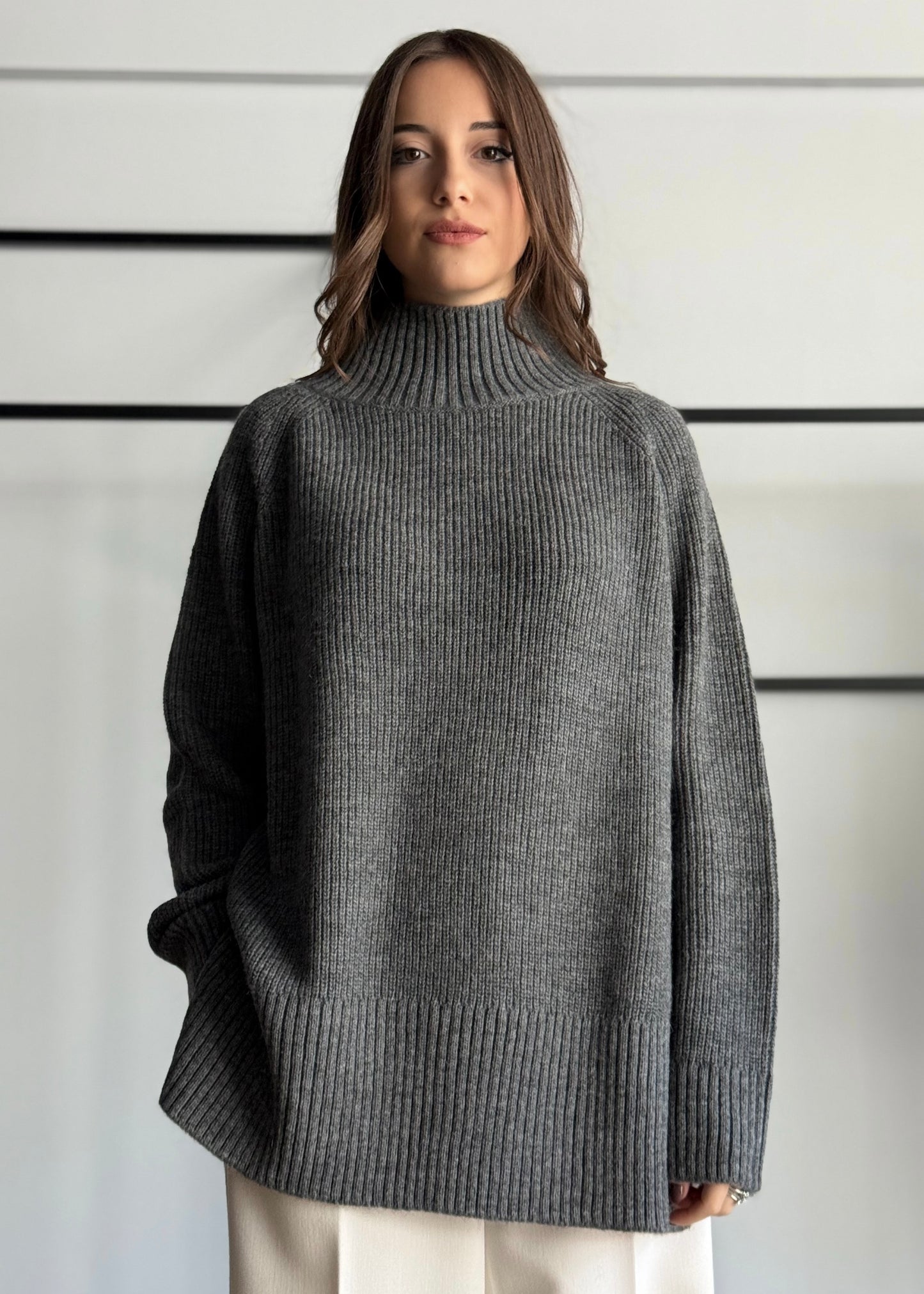 Maglia dolcevita a coste laterali -KONTATTO