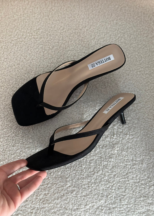 Sandali infradito con tacco nero effetto suede