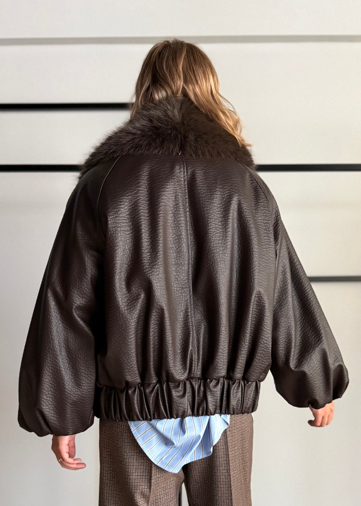 Giacca effetto pelle martellata con maxi collo in eco fur - PHILIALOFT