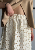 Carica l'immagine nel visualizzatore della galleria, Gonna lunga crochet cerchi panna
