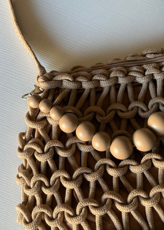 Borsa Beige in Corda Intrecciata con Tracolla e Manico di Perle