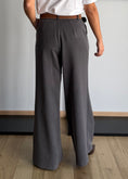 Carica l'immagine nel visualizzatore della galleria, Pantalone palazzo con cintura borchiata - PHILIALOFT
