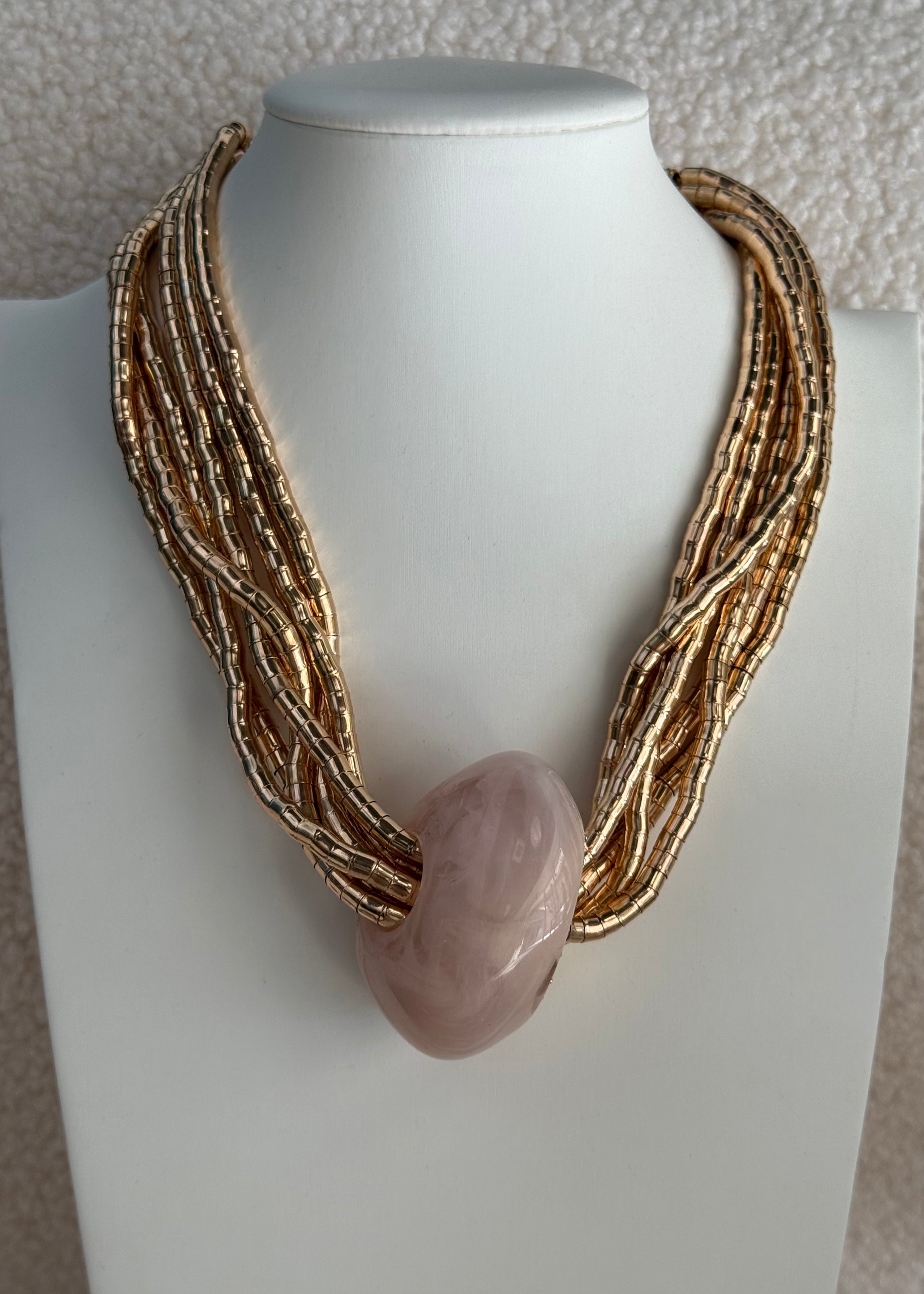 Collana multifilo con maxi pietra