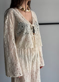 Carica l'immagine nel visualizzatore della galleria, Blusa KIKISIX in pizzo
