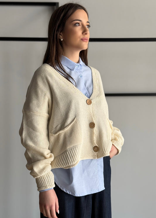 Cardigan ZAHJR latte con bottoni in legno