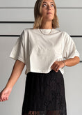 Carica l'immagine nel visualizzatore della galleria, T-shirt cropped bianca
