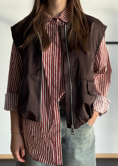 Gilet moro con zip e tasche frontali