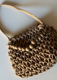 Carica l'immagine nel visualizzatore della galleria, Borsa Beige in Corda Intrecciata con Tracolla e Manico di Perle
