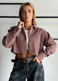 Carica l'immagine nel visualizzatore della galleria, Camicia cropped a quadri con taschino
