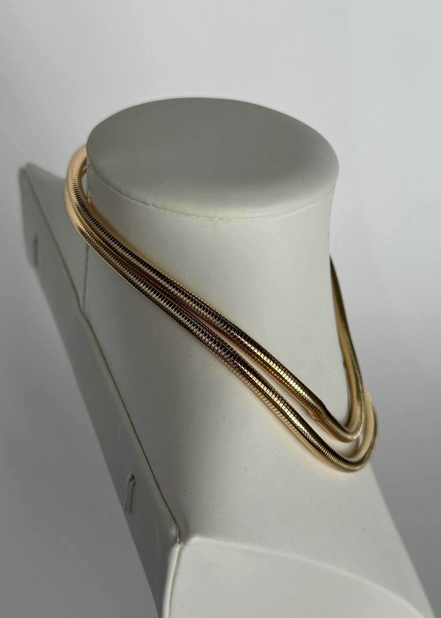 Collana dorata modellabile a serpente