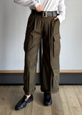 Carica l'immagine nel visualizzatore della galleria, Pantalone cargo wide leg militare con cintura - ZAHJR
