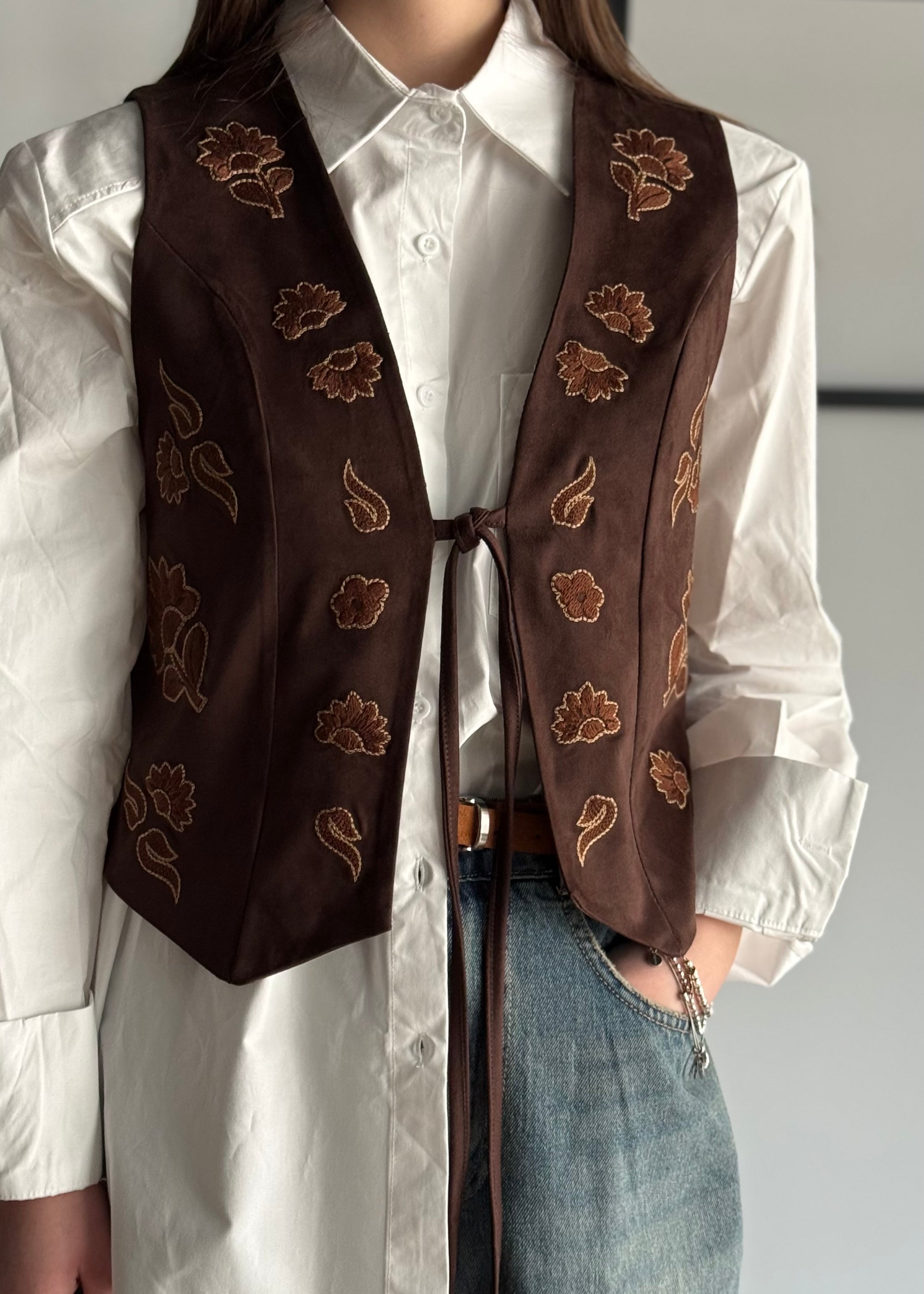 Gilet ZAHJR in suede con ricami