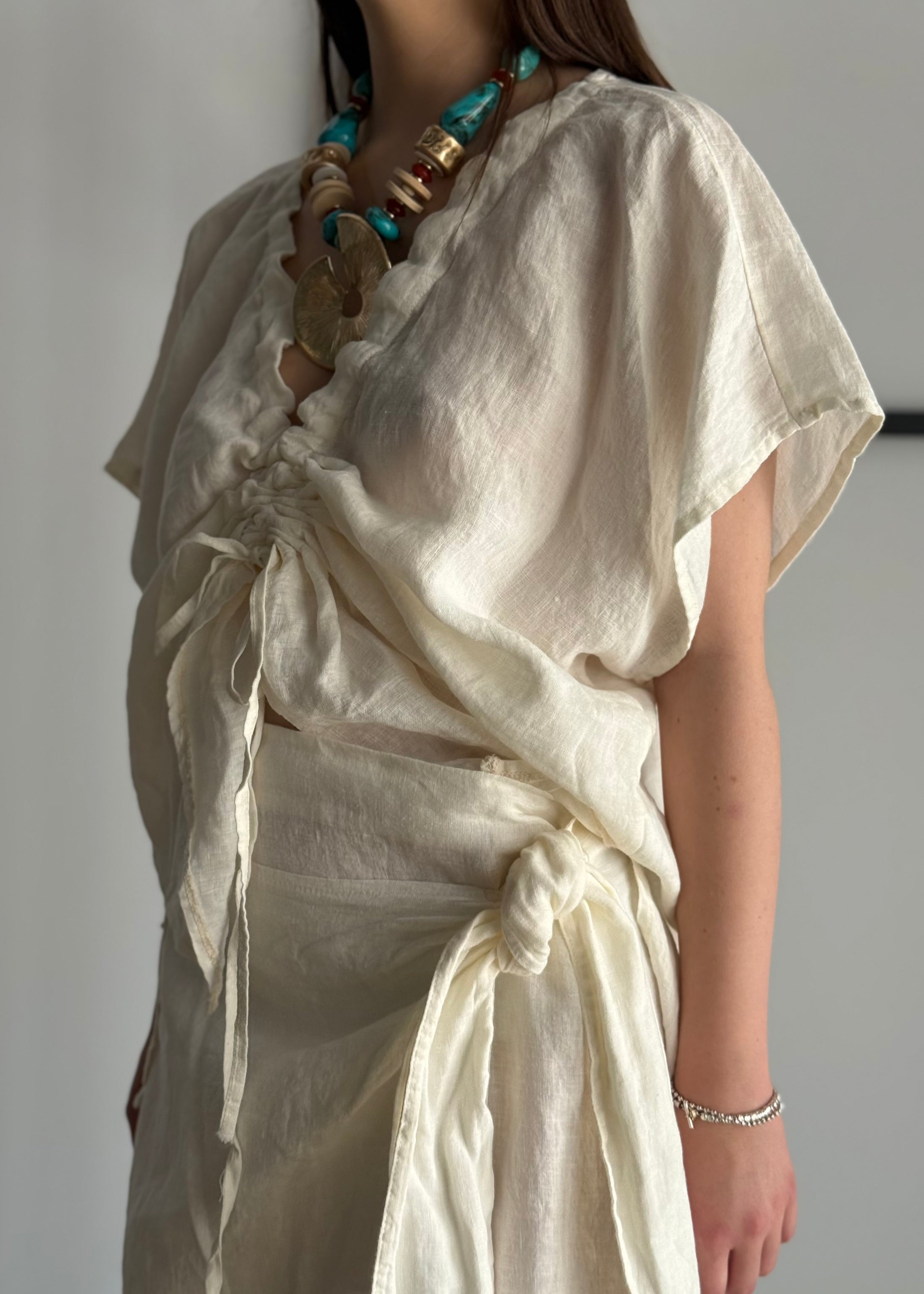 Blusa PHILIALOFT in lino burro con scollo regolabile