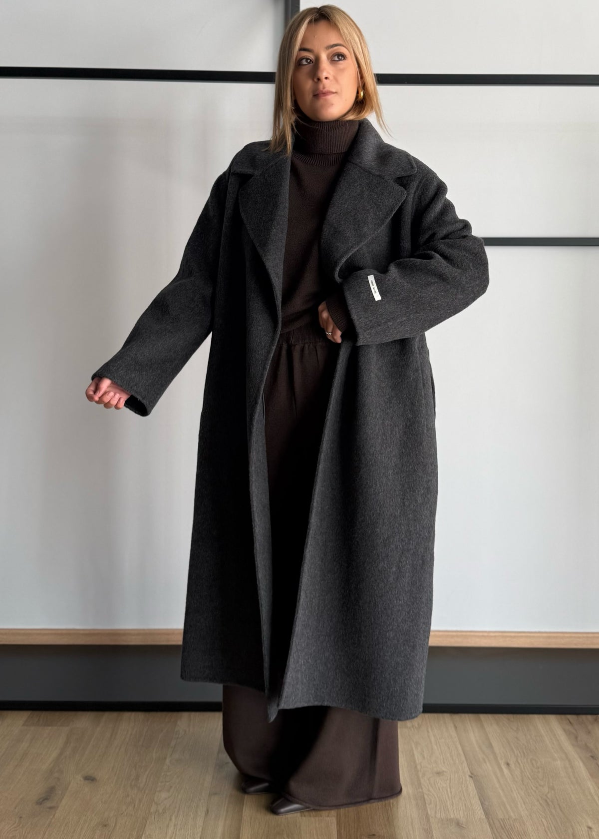Cappotto lungo con cintura e sciarpa abbinata - KONTATTO