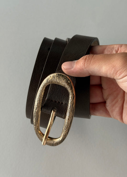 Cintura Marrone con fibbia dorata ovale