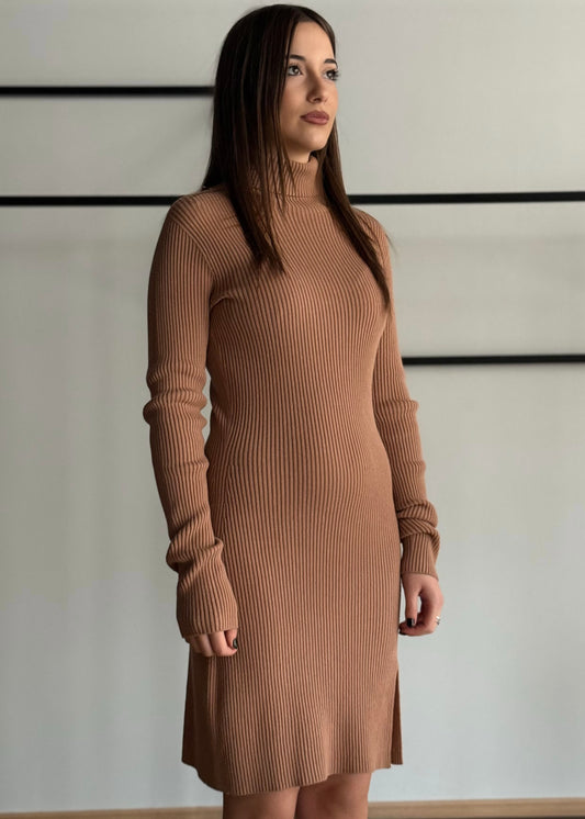 Abito a costine collo alto -KONTATTO