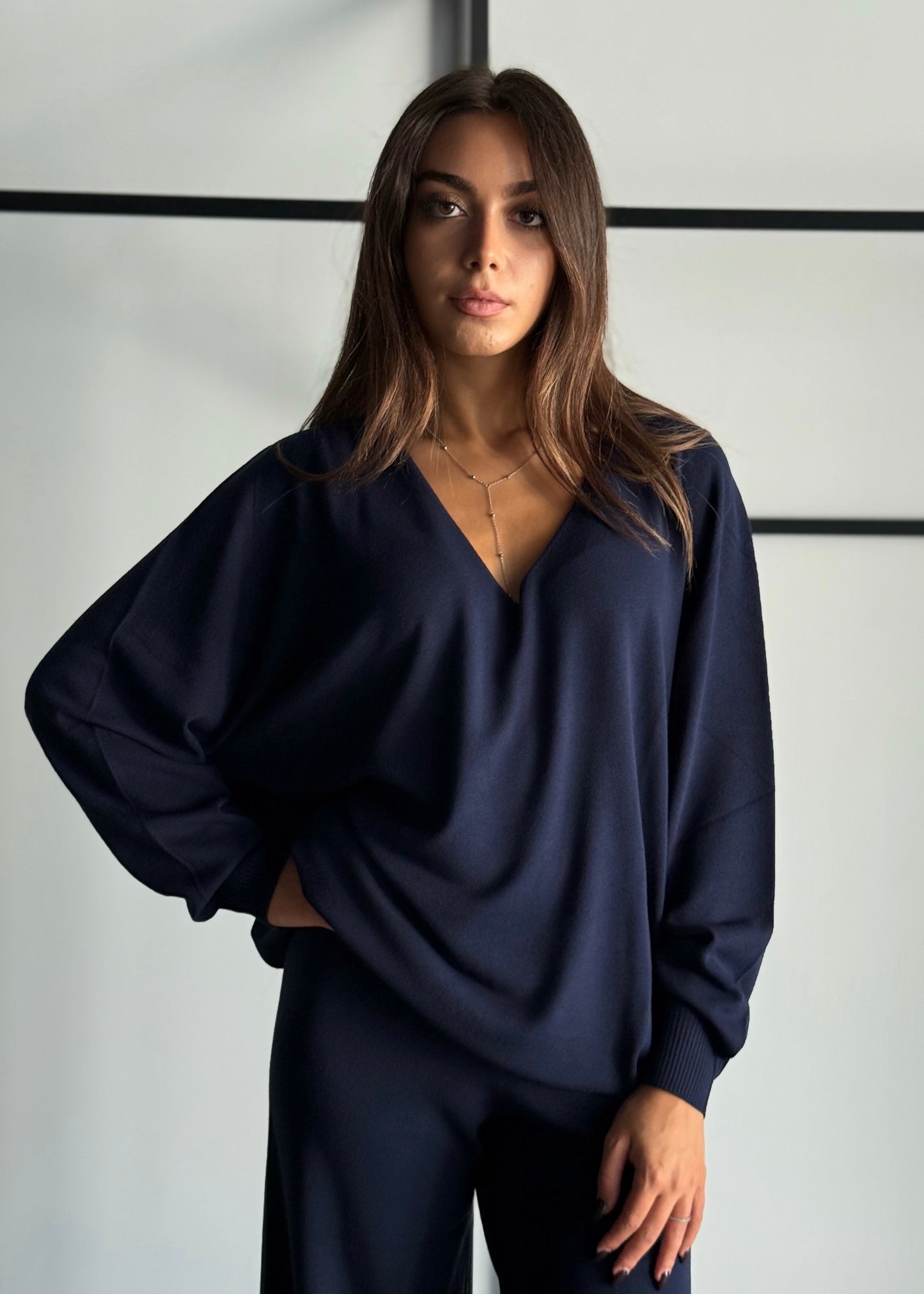 Maglia in viscosa scollo a V -KONTATTO