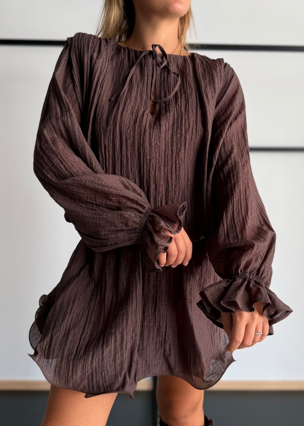 Vestito cioccolato con balze - KONTATTO