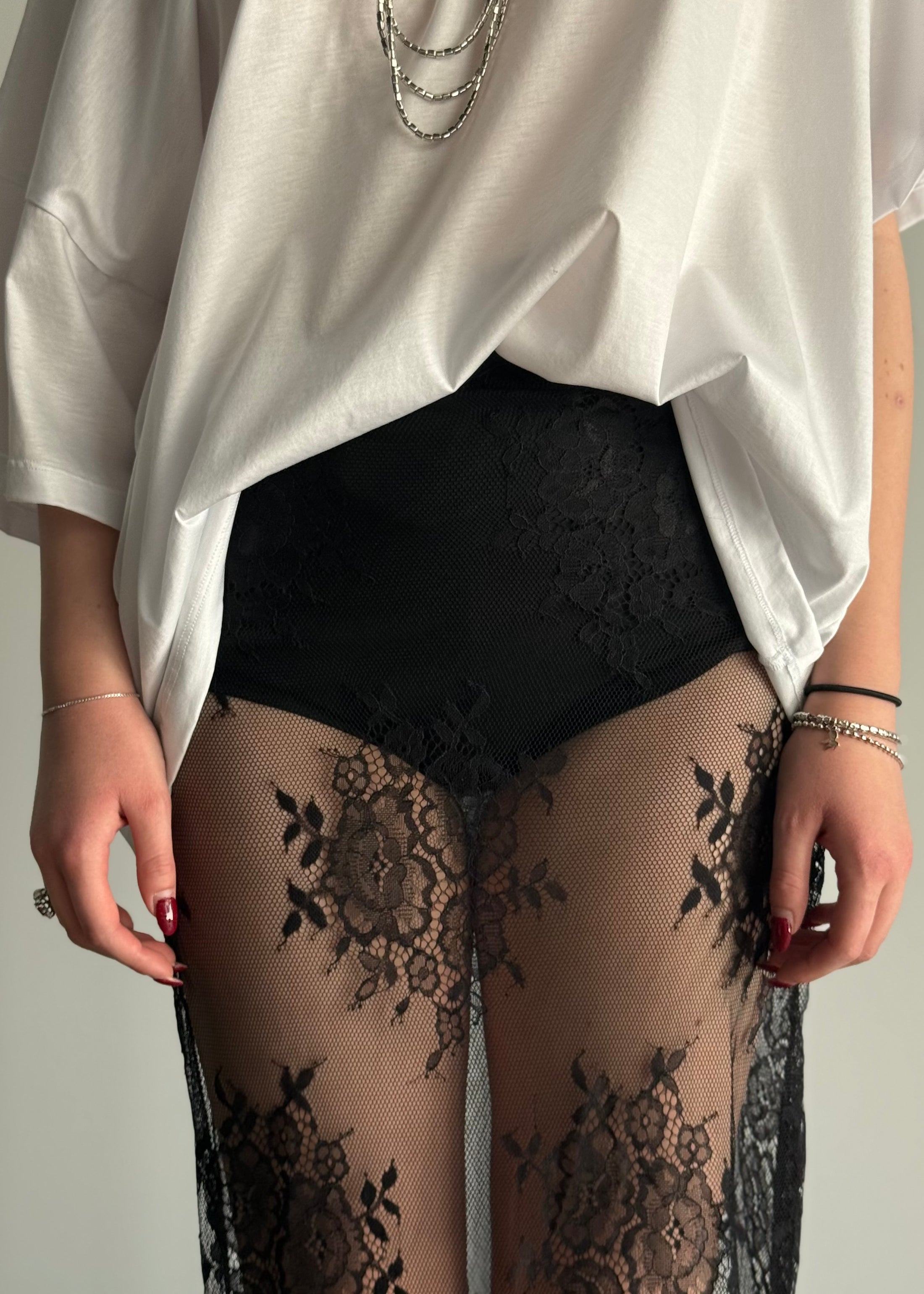 Gonna midi in pizzo trasparente nero