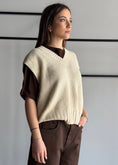 Carica l'immagine nel visualizzatore della galleria, Gilet ZAHJR in maglia latte
