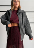 Carica l'immagine nel visualizzatore della galleria, Cardigan grigio con maxi collo e zip - KONTATTO
