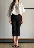 Carica l'immagine nel visualizzatore della galleria, Pantalone capri nero slim fit
