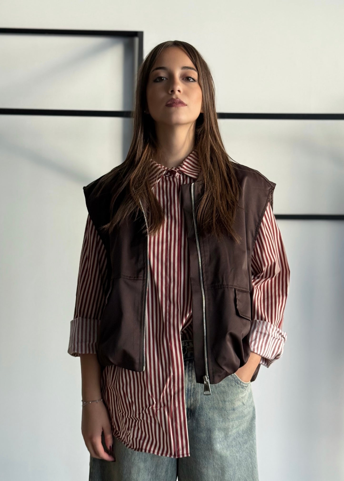 Gilet moro con zip e tasche frontali