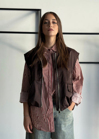 Gilet moro con zip e tasche frontali