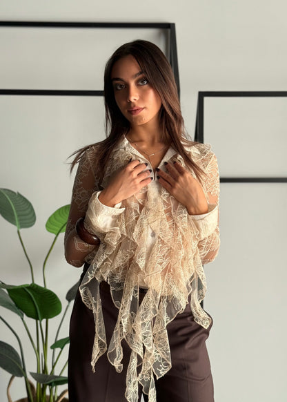 Camicia in pizzo con volant -KONTATTO
