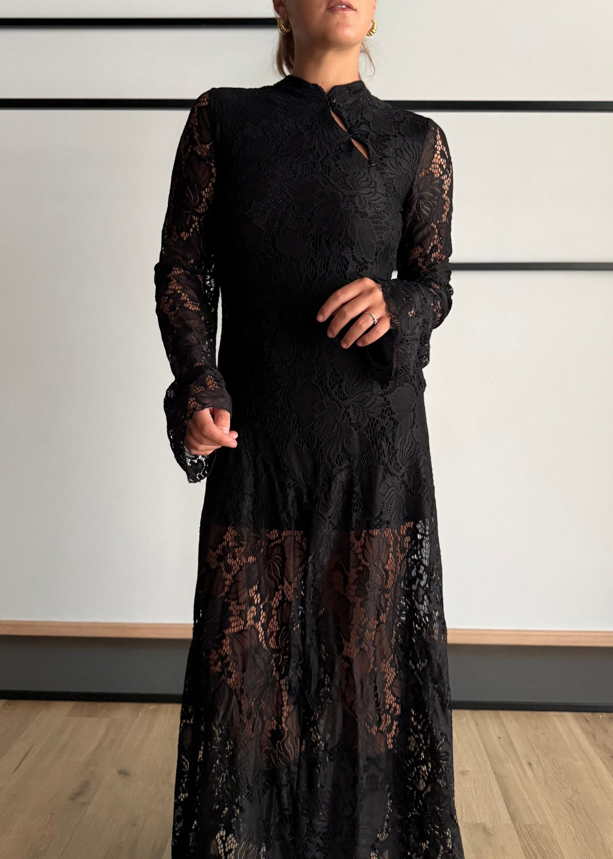 Vestito lungo in pizzo nero - KONTATTO